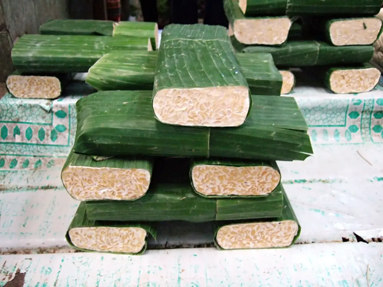 Tempeh: how Rhizopus hyphae build a food